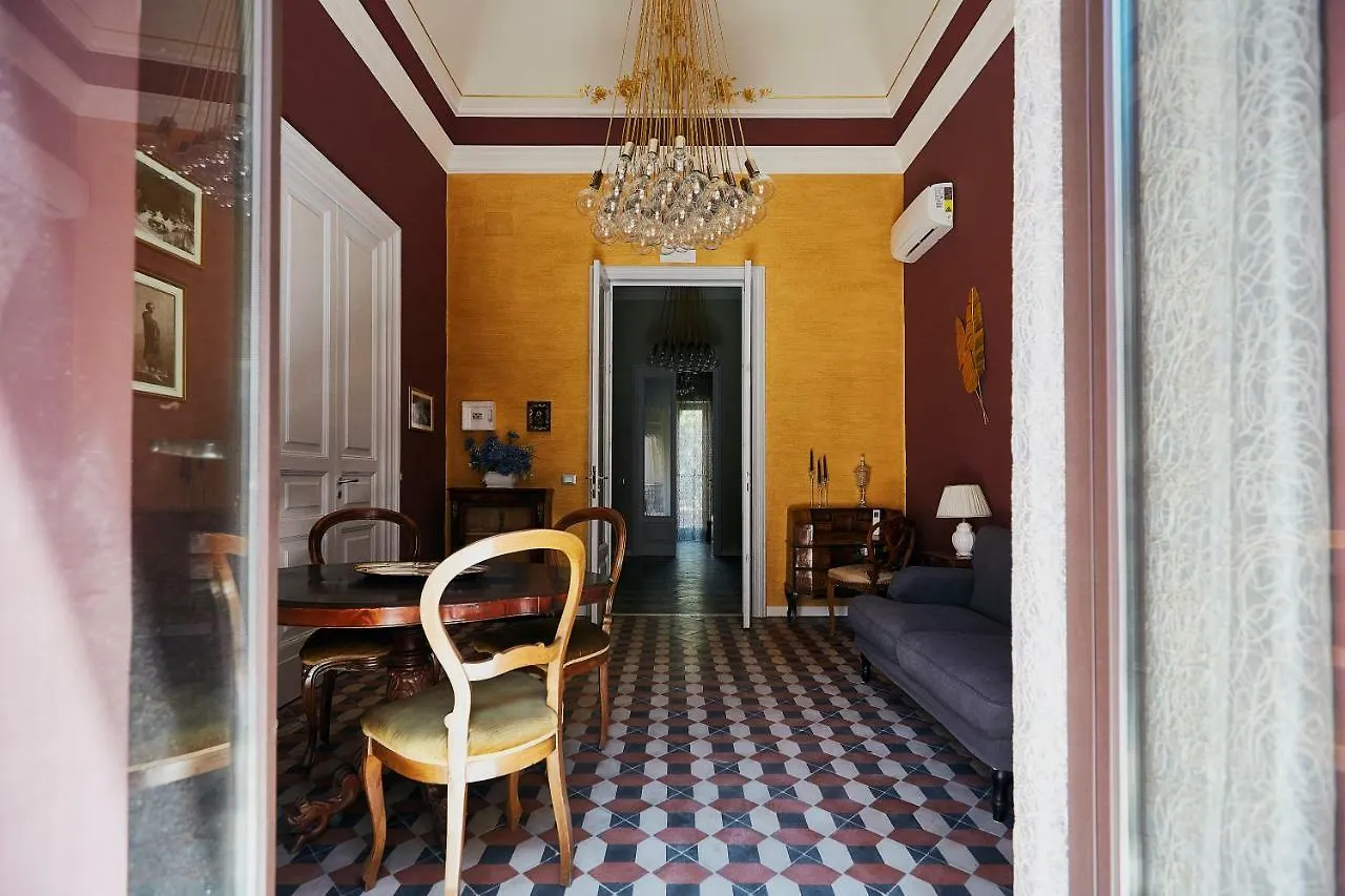 Corte dei medici - Palace Aeroporto di Catania Fontana Rossa Italia